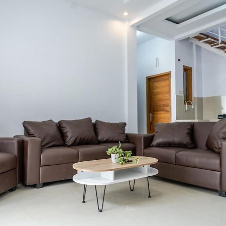Azalia Homestay Yogyakarta Exteriör bild
