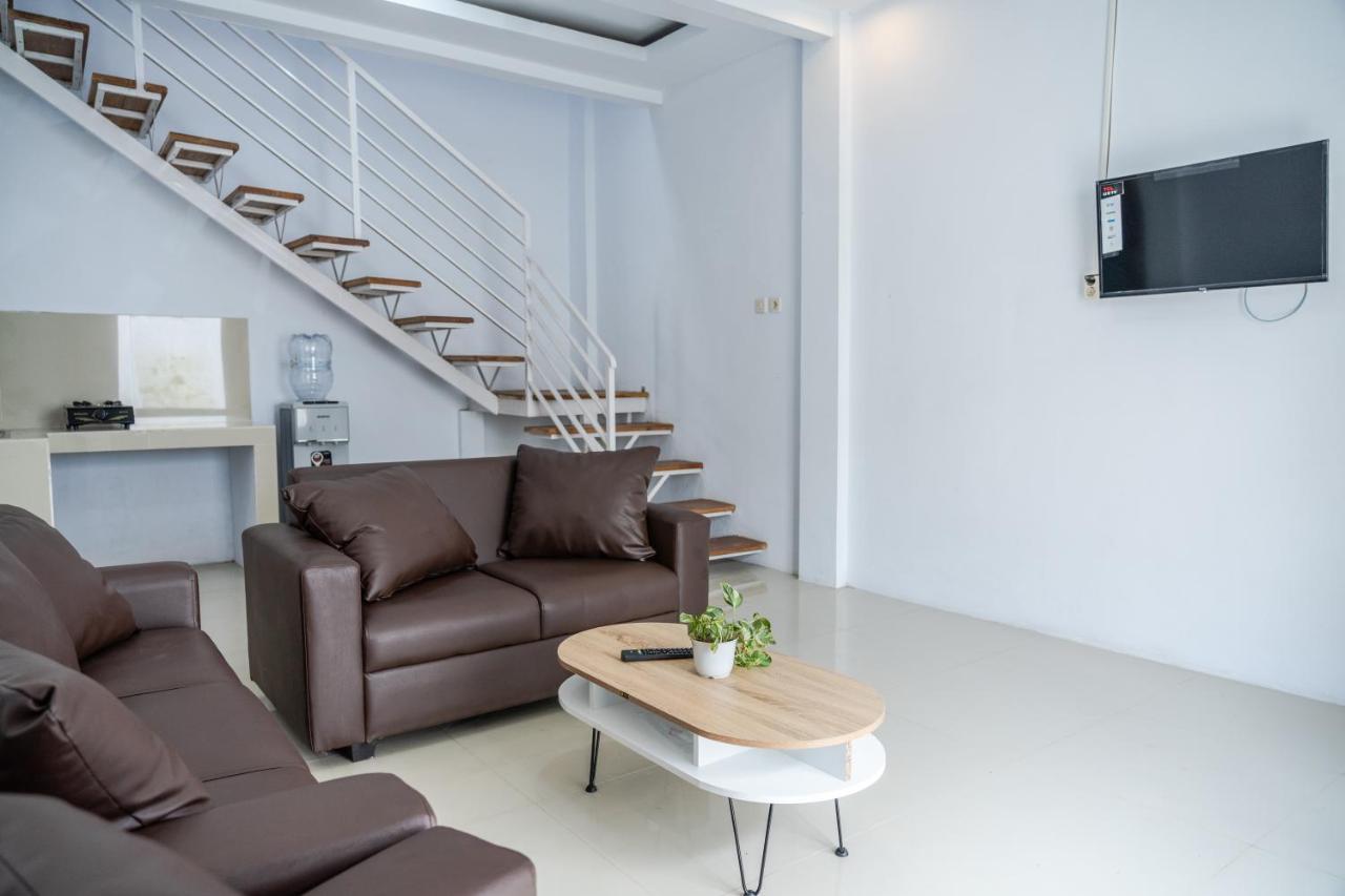 Azalia Homestay Yogyakarta Exteriör bild