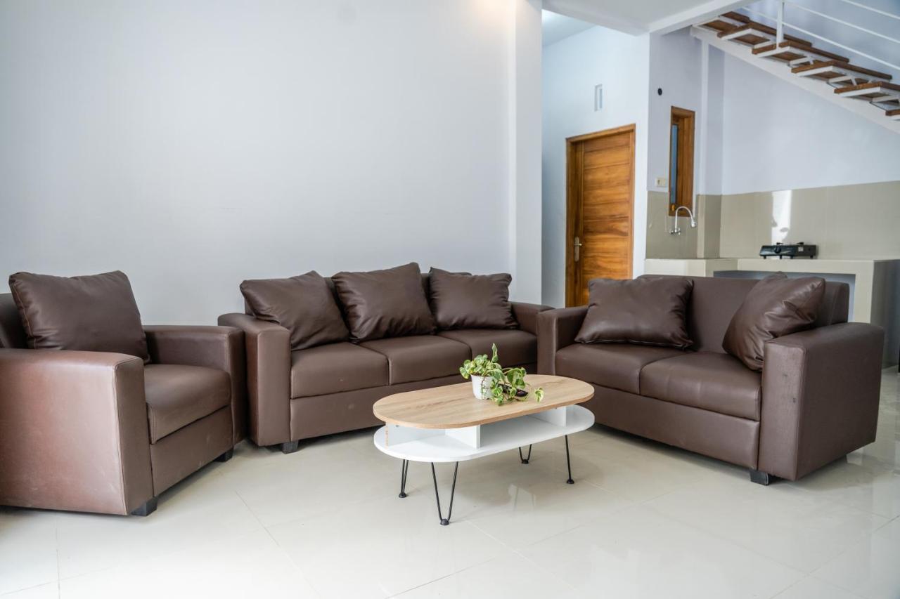 Azalia Homestay Yogyakarta Exteriör bild