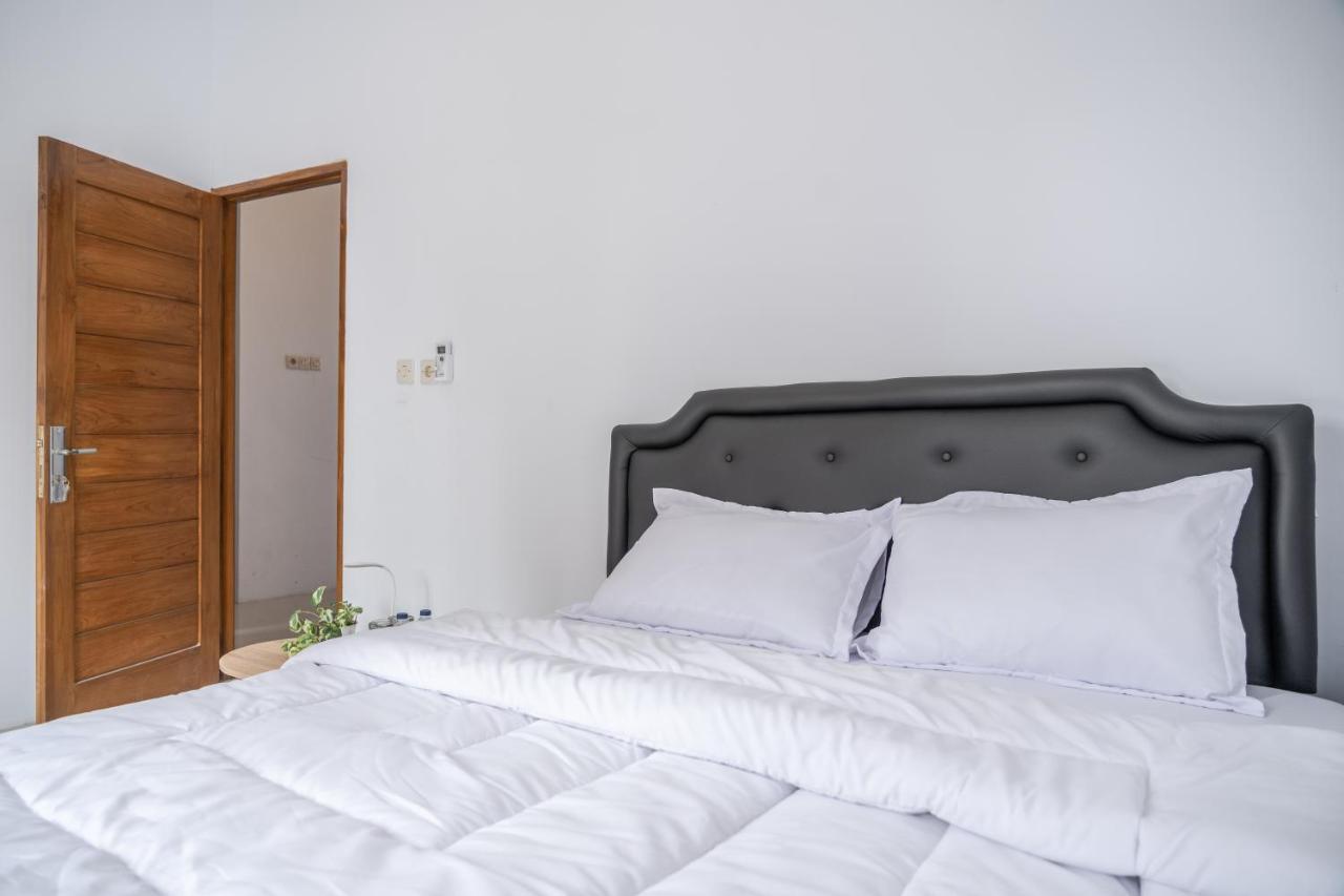 Azalia Homestay Yogyakarta Exteriör bild