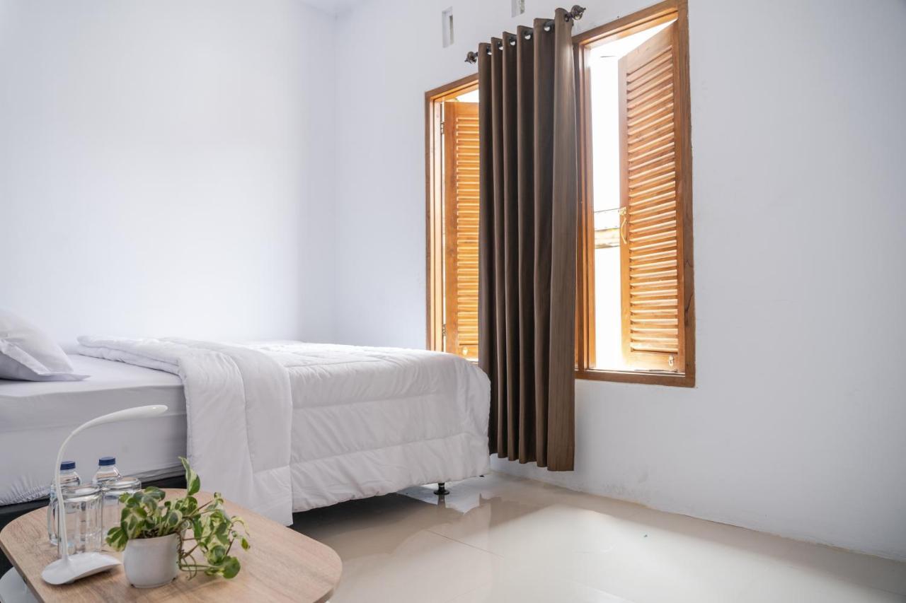 Azalia Homestay Yogyakarta Exteriör bild