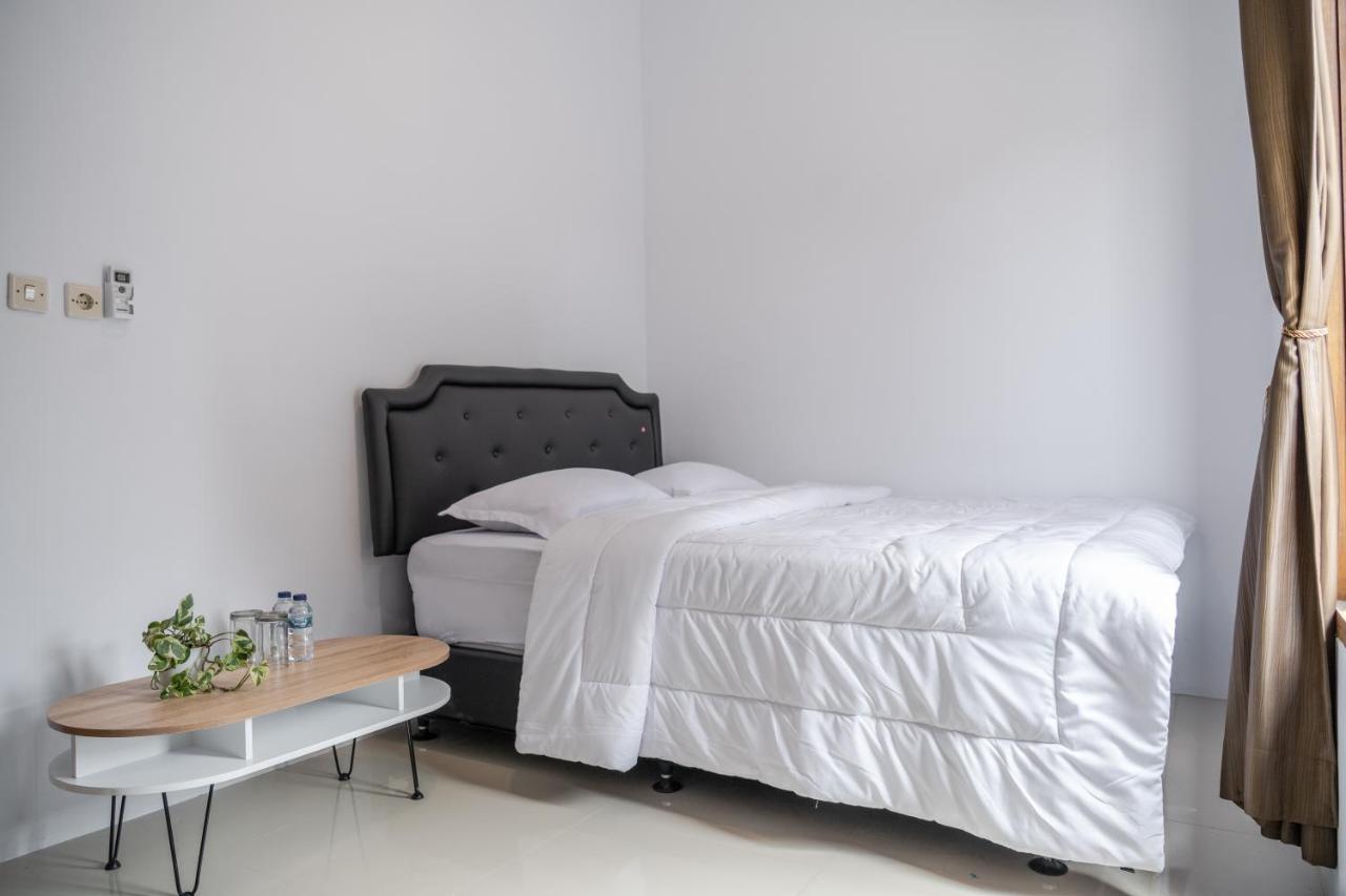 Azalia Homestay Yogyakarta Exteriör bild